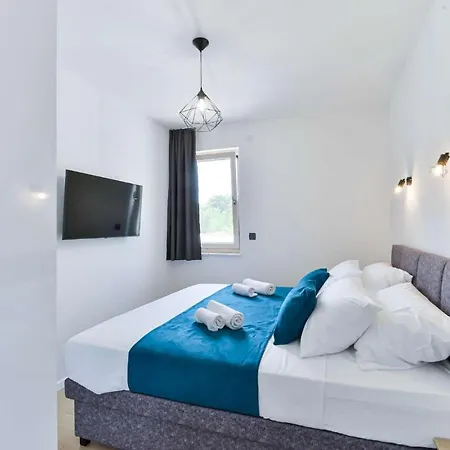 Geminos Ii Villa Srima