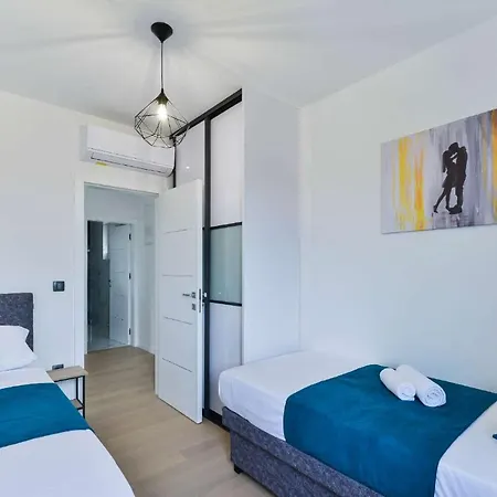 Geminos Ii Villa Srima