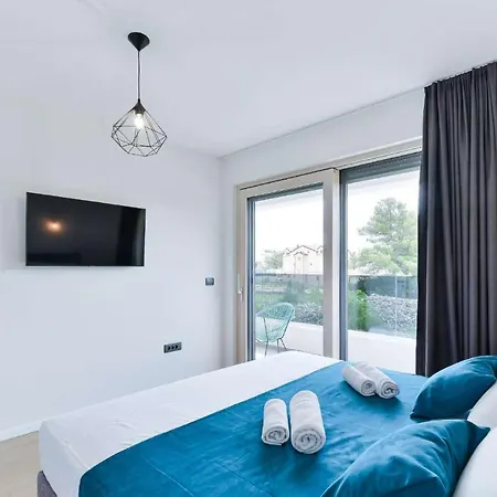 Geminos Ii Villa Srima