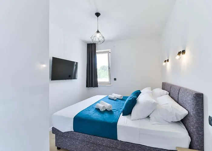 Geminos Ii Villa Srima